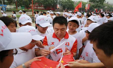 集團公司董事長李忠勇參加 全國十二運火炬傳遞活動(圖2)